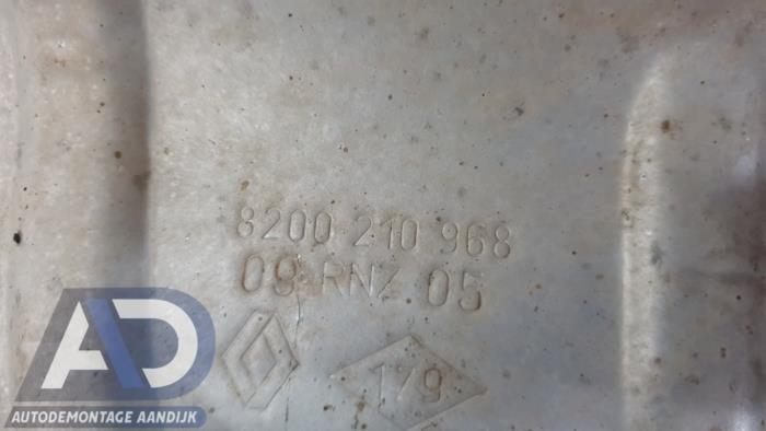 Avgasgrenrör från en Renault Laguna II (BG) 2.0 16V 2005