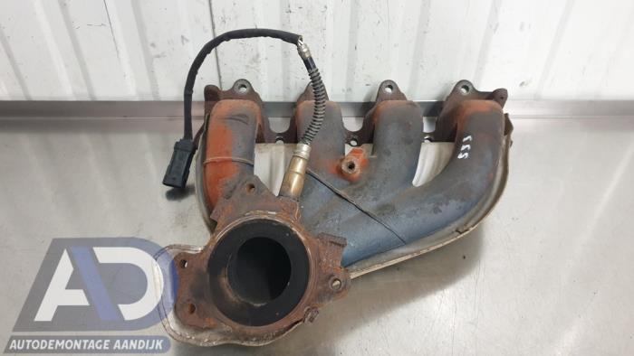 Avgasgrenrör från en Renault Laguna II (BG) 2.0 16V 2005