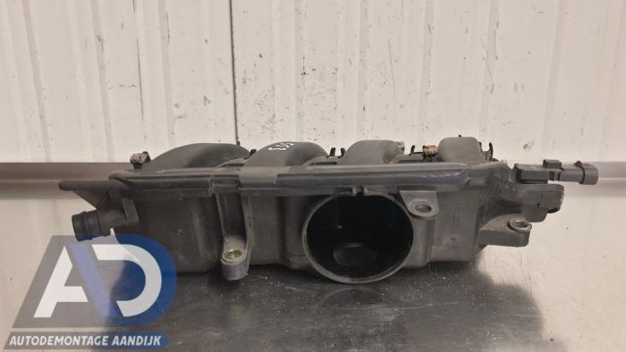 Insugsrör från en Renault Laguna II (BG) 2.0 16V 2005