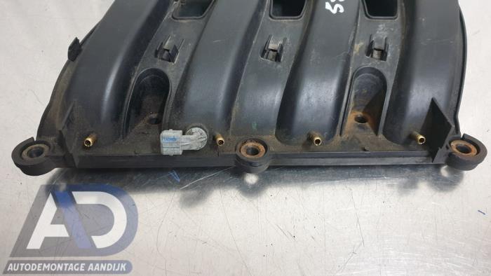 Insugsrör från en Renault Laguna II (BG) 2.0 16V 2005
