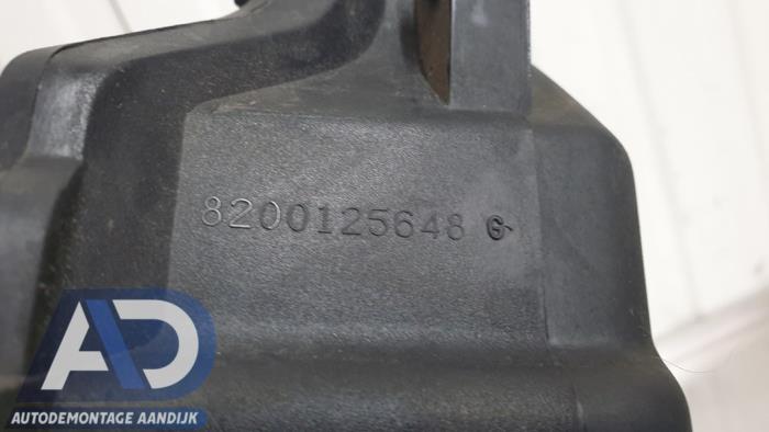 Insugsrör från en Renault Laguna II (BG) 2.0 16V 2005