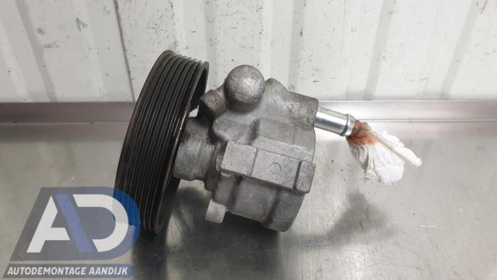 Servostyrningspump från en Renault Laguna II (BG) 2.0 16V 2005