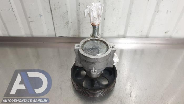 Servostyrningspump från en Renault Laguna II (BG) 2.0 16V 2005