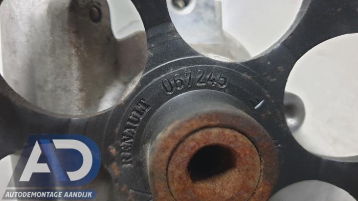 Servostyrningspump från en Renault Laguna II (BG) 2.0 16V 2005