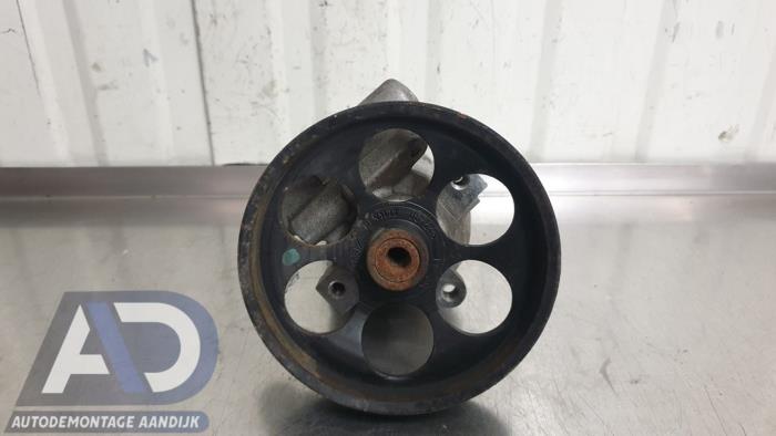 Servostyrningspump från en Renault Laguna II (BG) 2.0 16V 2005