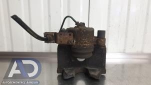 Begagnade Främre bromsok, vänster Renault Laguna II (BG) 2.0 16V Pris € 24,99 Marginaltabell erbjuds av Autodemontage Aandijk