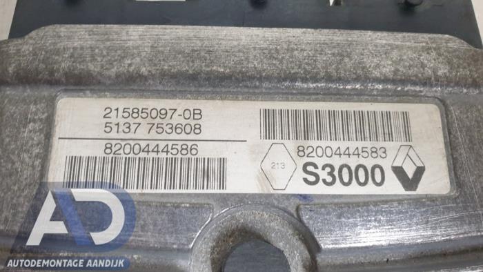 Dator, motorstyrning från en Renault Laguna II (BG) 2.0 16V 2005