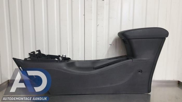 Armstöd från en Opel Astra K Sports Tourer 1.6 CDTI 136 16V 2019