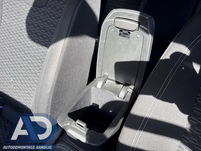 Armstöd från en Opel Astra K Sports Tourer 1.6 CDTI 136 16V 2019