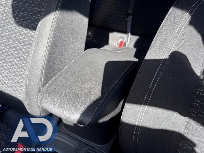 Armstöd från en Opel Astra K Sports Tourer 1.6 CDTI 136 16V 2019