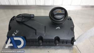 Używane Pokrywa zaworów Volkswagen Passat (3C2) 1.9 TDI Cena € 34,99 Procedura marży oferowane przez Autodemontage Aandijk