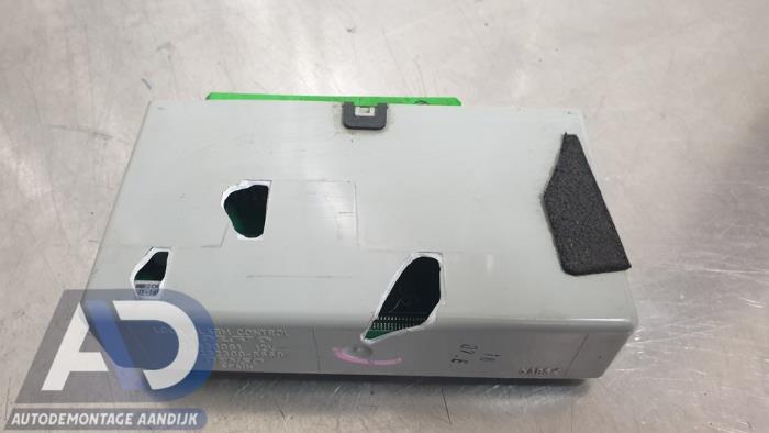 Centrallåsmodul från en Volvo V40 (VW) 1.8 16V Bi-Fuel 2004