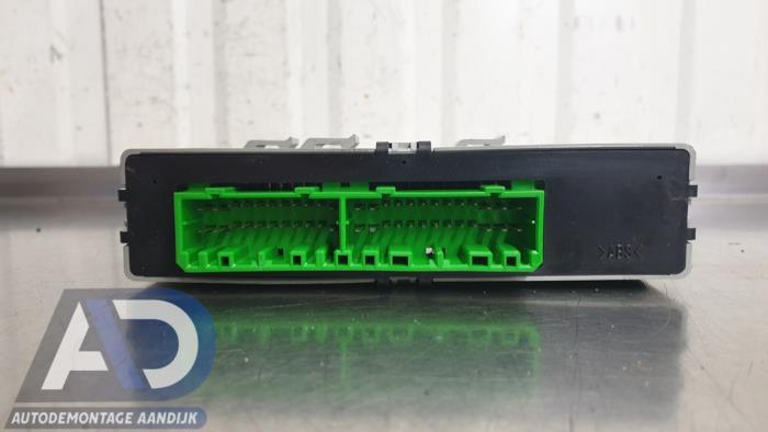 Centrallåsmodul från en Volvo V40 (VW) 1.8 16V Bi-Fuel 2004