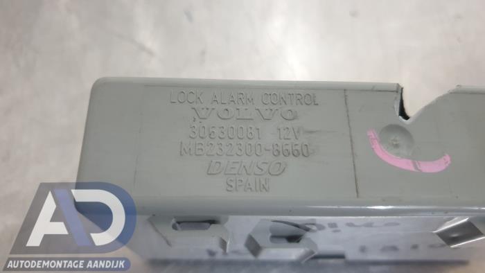 Centrallåsmodul från en Volvo V40 (VW) 1.8 16V Bi-Fuel 2004