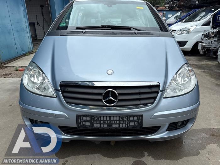 Front (komplett) från en Mercedes-Benz A (W169) 1.5 A-150 2007
