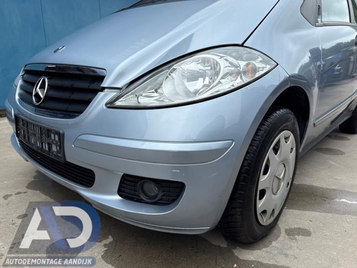 Front (komplett) från en Mercedes-Benz A (W169) 1.5 A-150 2007