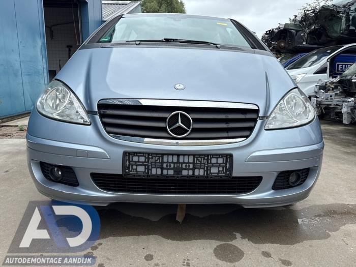 Front (komplett) från en Mercedes-Benz A (W169) 1.5 A-150 2007