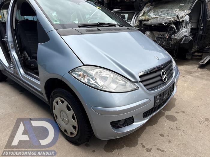 Front (komplett) från en Mercedes-Benz A (W169) 1.5 A-150 2007