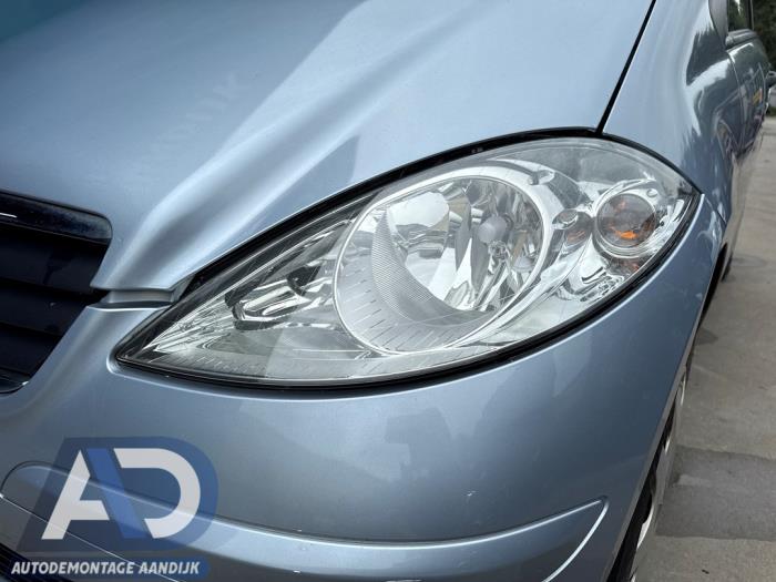 Front (komplett) från en Mercedes-Benz A (W169) 1.5 A-150 2007