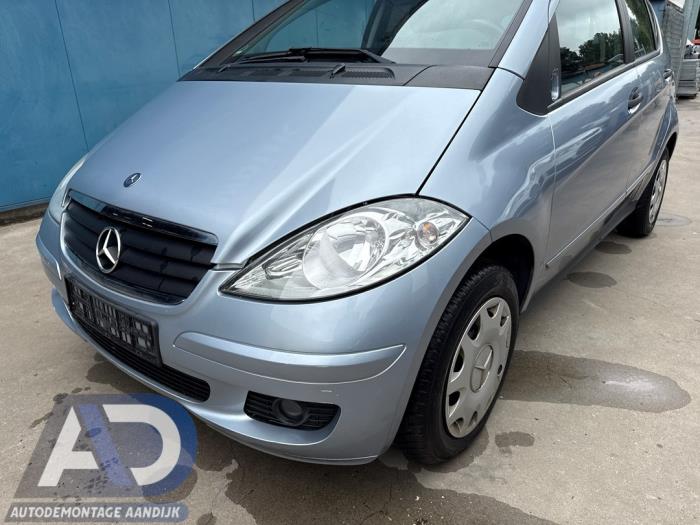 Front (komplett) från en Mercedes-Benz A (W169) 1.5 A-150 2007