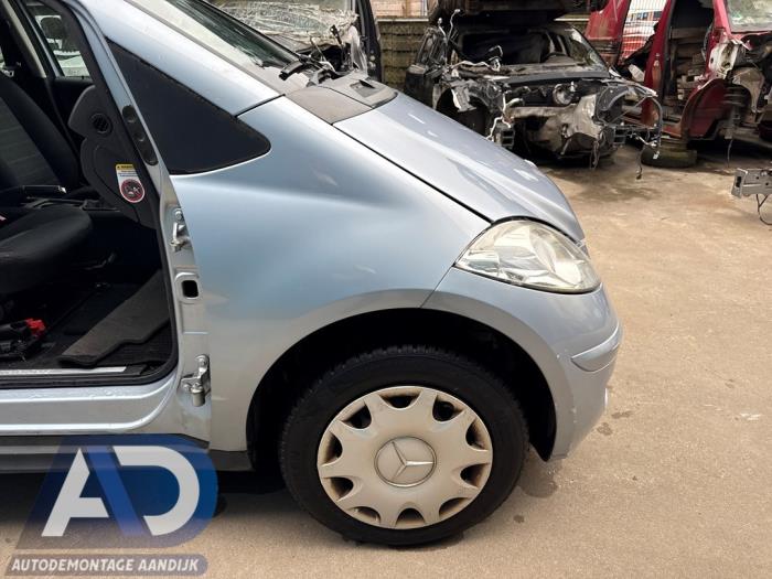 Front (komplett) från en Mercedes-Benz A (W169) 1.5 A-150 2007