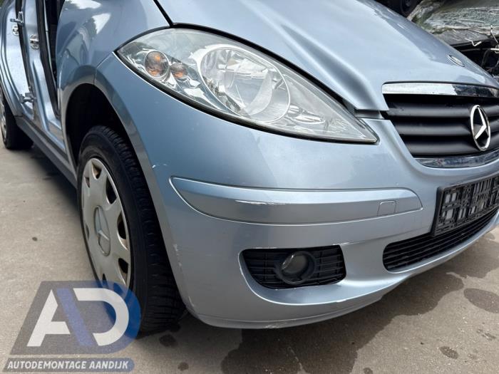 Front (komplett) från en Mercedes-Benz A (W169) 1.5 A-150 2007