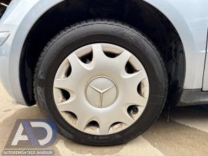 Begagnade Hjuluppsättning Mercedes A (W169) 1.5 A-150 Pris € 99,99 Marginaltabell erbjuds av Autodemontage Aandijk