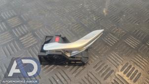 Gebruikte Deurgreep 4Deurs links-achter Mazda CX-5 I (KE,GH) 2.2 SkyActiv-D 16V 2WD Prijs € 19,99 Margeregeling aangeboden door Autodemontage Aandijk