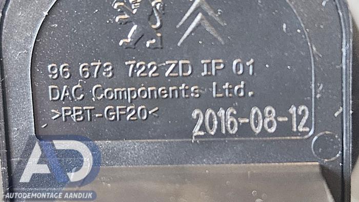 Przelacznik lusterka z Citroën C3 (SX/SW) 1.2 Vti 12V PureTech 2017