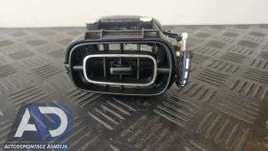 Używane Kratka wentylacyjna deski rozdzielczej Citroen C3 (SX/SW) 1.2 Vti 12V PureTech Cena € 19,99 Procedura marży oferowane przez Autodemontage Aandijk