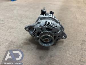 Gebruikte Dynamo Mitsubishi Space Star (A0) 1.2 12V Prijs € 49,99 Margeregeling aangeboden door Autodemontage Aandijk