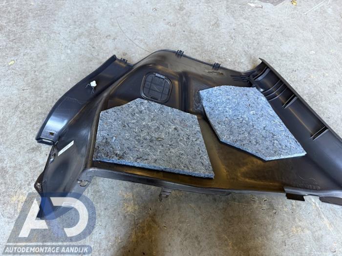 Baklucka, isolering, höger från en Mitsubishi Space Star (A0) 1.2 12V 2023