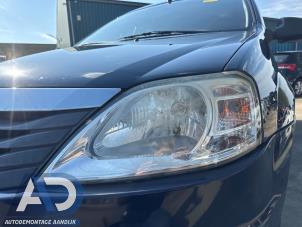 Begagnade Strålkastare, vänster Dacia Logan MCV (KS) 1.4 Pris € 39,99 Marginaltabell erbjuds av Autodemontage Aandijk