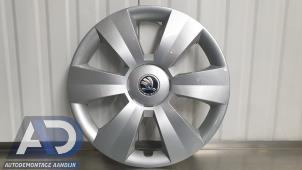 Begagnade Hjulskydd (reserv) Skoda Fabia III Combi (NJ5) 1.0 12V Greentech Pris € 9,99 Marginaltabell erbjuds av Autodemontage Aandijk