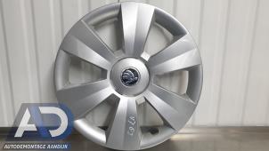 Begagnade Hjulskydd (reserv) Skoda Fabia III Combi (NJ5) 1.0 12V Greentech Pris € 9,99 Marginaltabell erbjuds av Autodemontage Aandijk