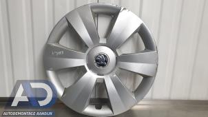 Begagnade Hjulskydd (reserv) Skoda Fabia III Combi (NJ5) 1.0 12V Greentech Pris € 9,99 Marginaltabell erbjuds av Autodemontage Aandijk