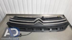 Używane Grill Citroen C3 (SX/SW) 1.2 Vti 12V PureTech Cena € 99,99 Procedura marży oferowane przez Autodemontage Aandijk