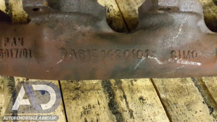 Avgasgrenrör från en Mercedes-Benz Sprinter 2t (901/902) 216 CDI 20V 2005