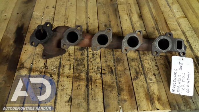 Avgasgrenrör från en Mercedes-Benz Sprinter 2t (901/902) 216 CDI 20V 2005