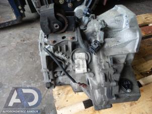 Gebruikte Automaatbak Nissan Almera Tino (V10M) 1.8 16V Prijs € 350,00 Margeregeling aangeboden door Autodemontage Aandijk