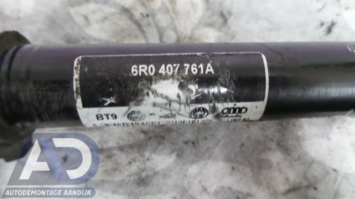 Aandrijfas links-voor van een Seat Ibiza ST (6J8) 1.2 TDI Ecomotive 2010