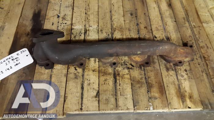 Avgasgrenrör från en Mercedes-Benz E Combi (S210) 2.7 E-270 CDI 20V 2001