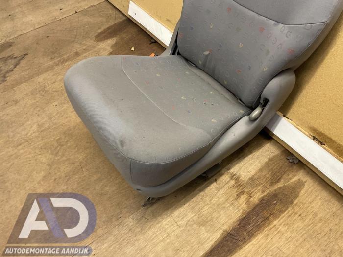 Stoel achter van een Volkswagen Sharan (7M8/M9/M6) 1.9 TDI 110 1999