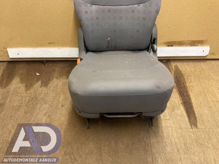 Stoel achter van een Volkswagen Sharan (7M8/M9/M6) 1.9 TDI 110 1999