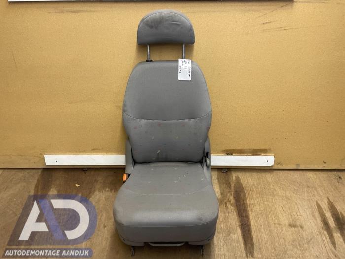 Stoel achter van een Volkswagen Sharan (7M8/M9/M6) 1.9 TDI 110 1999
