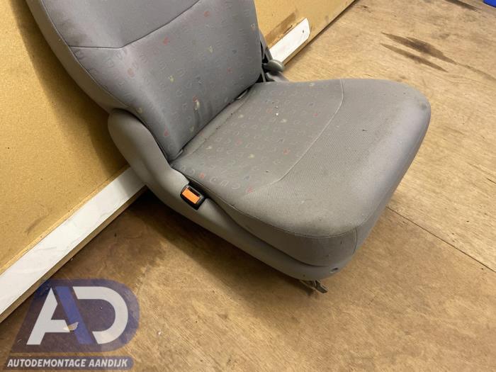 Stoel achter van een Volkswagen Sharan (7M8/M9/M6) 1.9 TDI 110 1999