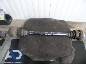 Gebruikte Aandrijfas rechts-achter BMW 3 serie (E46/4) 318i 16V Prijs € 39,99 Margeregeling aangeboden door Autodemontage Aandijk