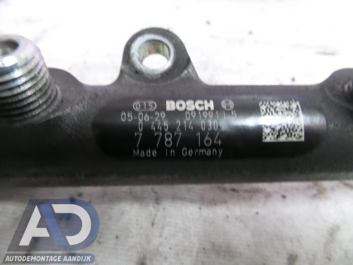 Bränsleinsprutningsmunstycke från en BMW 3 serie (E90) 320d 16V 2006