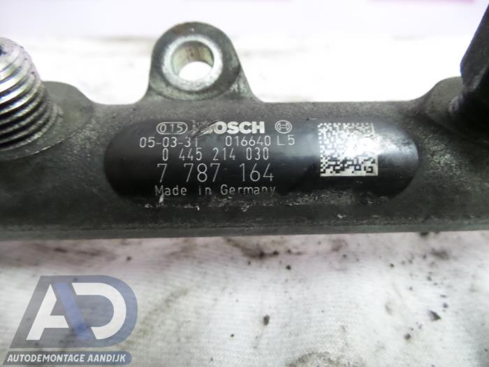 Bränsleinsprutningsmunstycke från en BMW 3 serie (E90) 320d 16V 2006