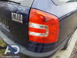 Gebruikte Achterlicht rechts Skoda Octavia Combi (1Z5) 1.6 FSI 16V Prijs € 34,99 Margeregeling aangeboden door Autodemontage Aandijk